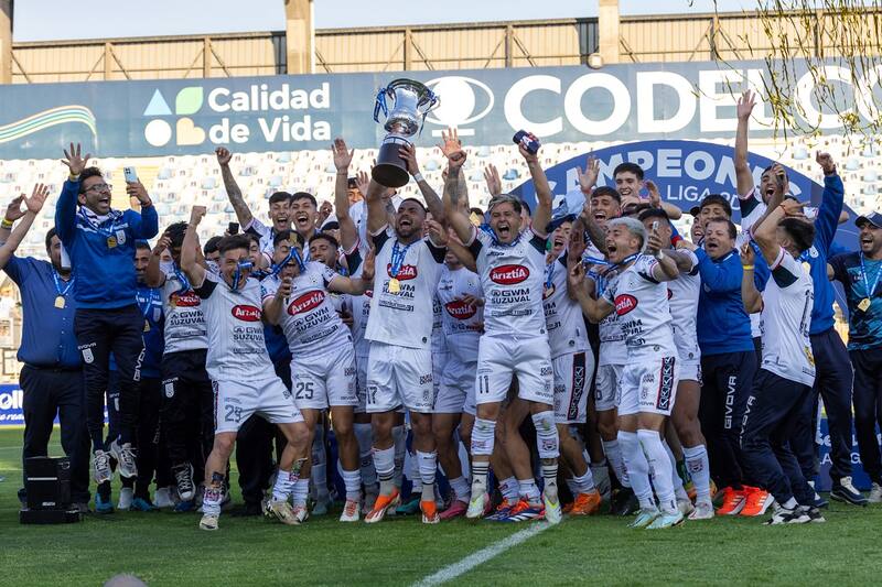 ganó en la cancha el derecho a jugar el próximo año en Primera B, pero todo está en veremos y se resolverá en los escritorios del Tribunal de Disciplina. Foto: Felipe Escobedo