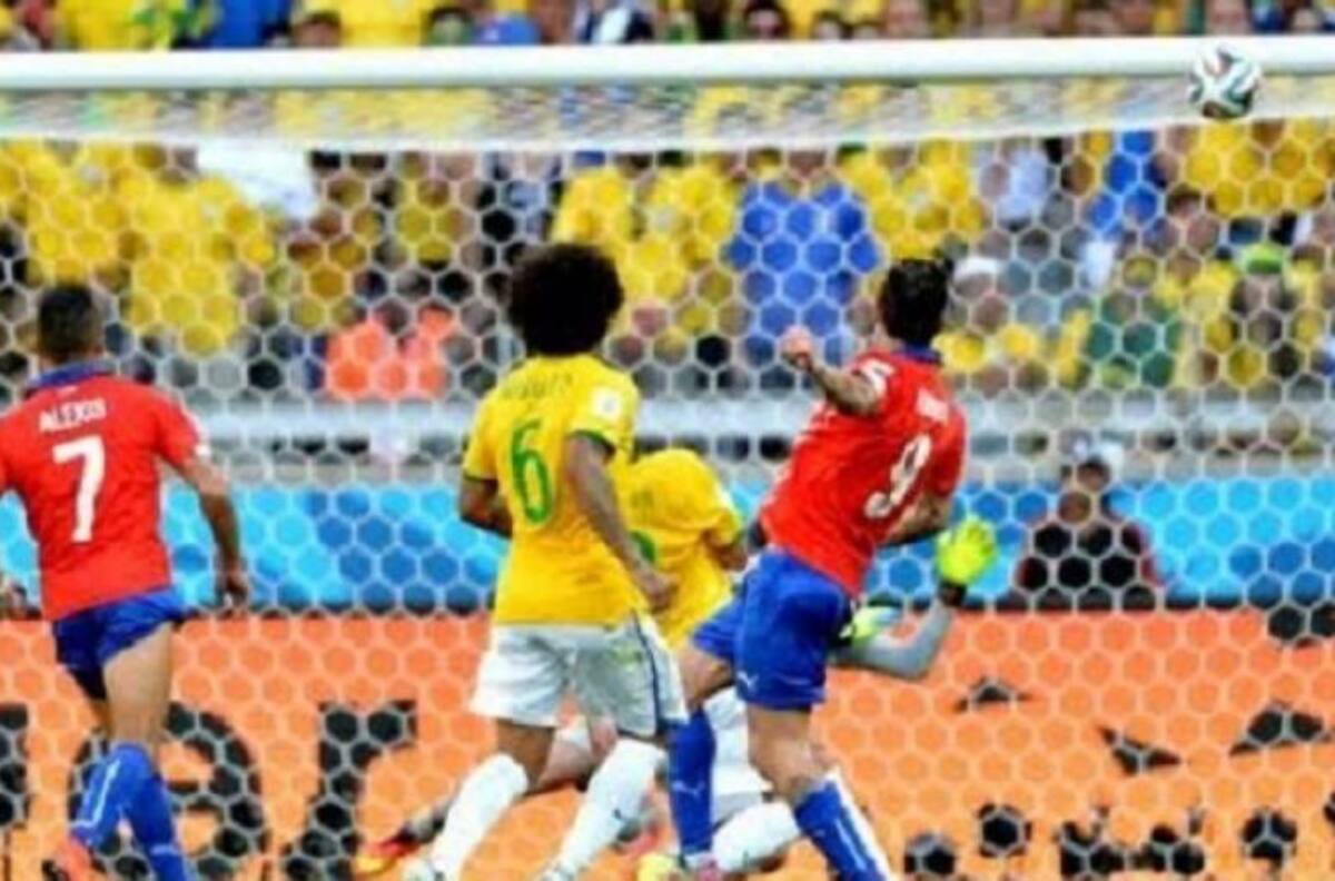 Un día como hoy: El palo de Pinilla ante Brasil que le impidió a Chile avanzar en el Mundial 2014