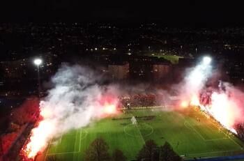 VIDEO | ¡Una locura! Hinchas del AIK de Suecia armaron un carnaval en el primer entrenamiento del año