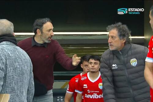 Juan Manuel Azconzábal y Mario Salas casi se van a los golpes en partido de O'Higgins y Magallanes. (Foto: Captura)