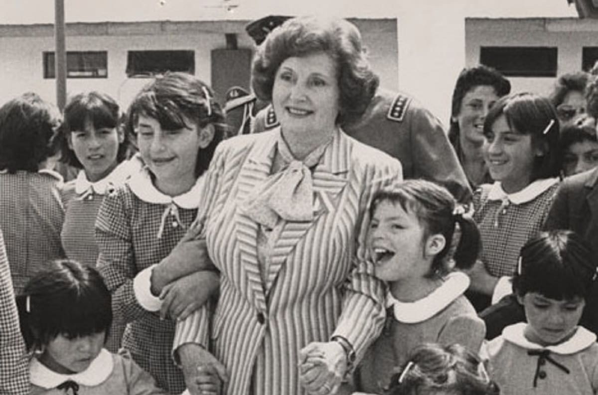 "Rodeada de seres queridos": Nieta de Lucía Hiriart reveló los últimos momentos antes de su muerte