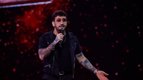 ¿Te fijaste? Este es el significado de un notorio gesto de Edo Caroe en Viña 2025