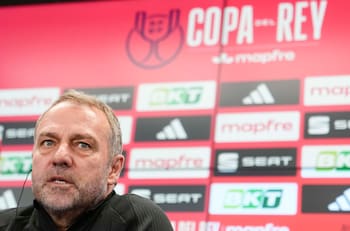 “Pregúntale al Real Madrid”: la respuesta de Hansi Flick que enfureció a los hinchas merengues