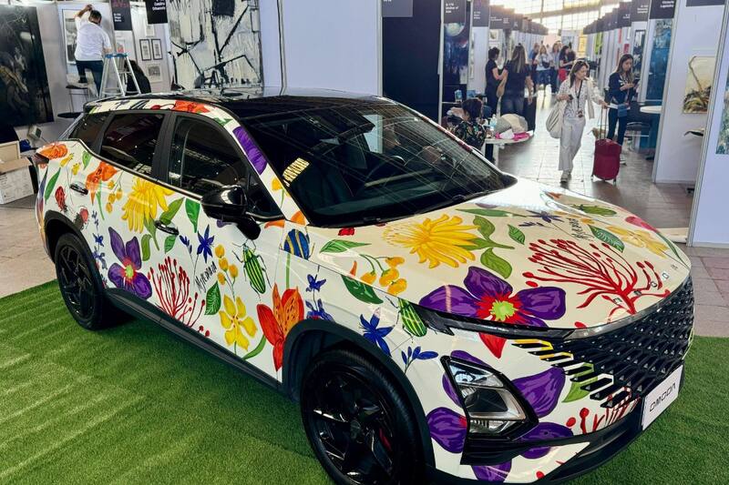 El Omoda C5 Art Car presente en Art Week de Estación Mapocho