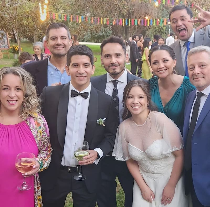 Andrea Aristegui en el matrimonio de Pablo Cuéllar y Camila Rebolledo / Créditos Instagram