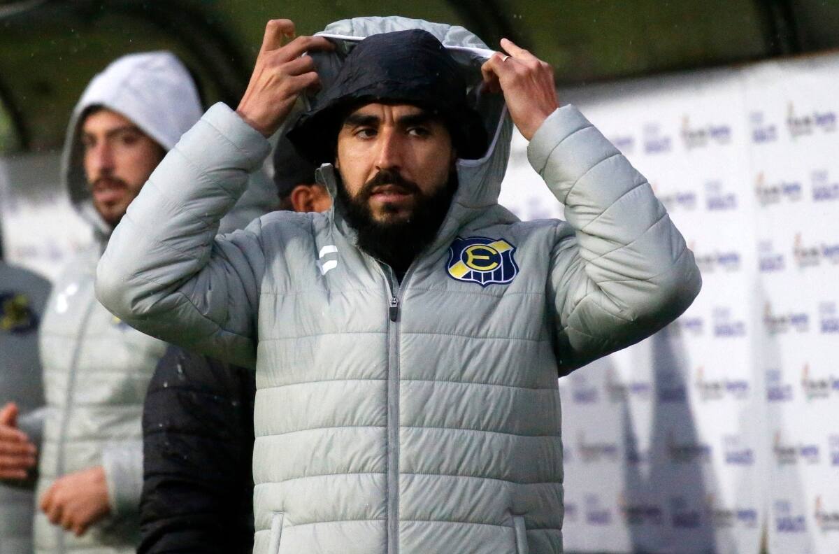 Campeón con Everton se lanzó contra Francisco Meneghini: "Si no te quieren, que al menos haya un poco de respeto"