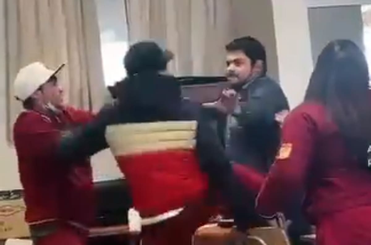 VIDEO | Estudiantes agredieron a profesor en colegio de Tocopilla: Docentes se fueron a paro
