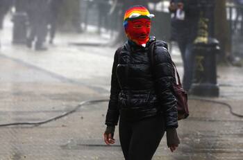 Menores de edad fueron detenidos por saquear una farmacia tras manifestaciones estudiantiles