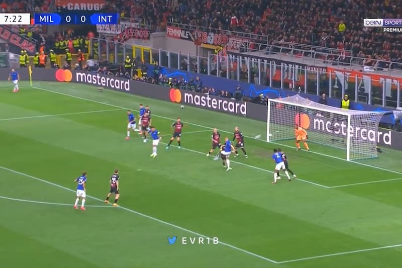 Edin Dzeko puso el 1-0 en favor del Inter de Milan ante AC Milan en la Champions League.