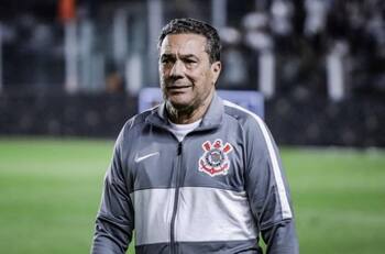 ¿Lo pagará Colo Colo? El millonario monto que ganaba Vanderlei Luxemburgo en su último equipo