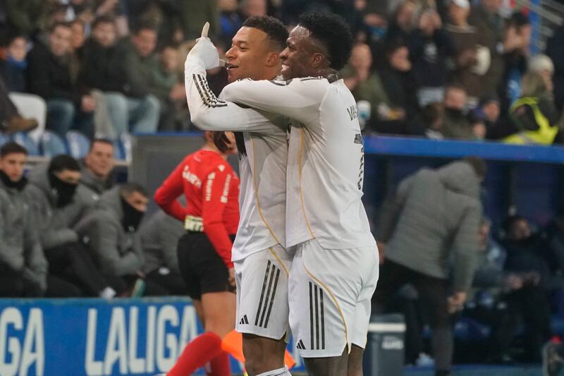 La llegada de Kylian Mbappé complicó la renovación de Vinícius. EFE