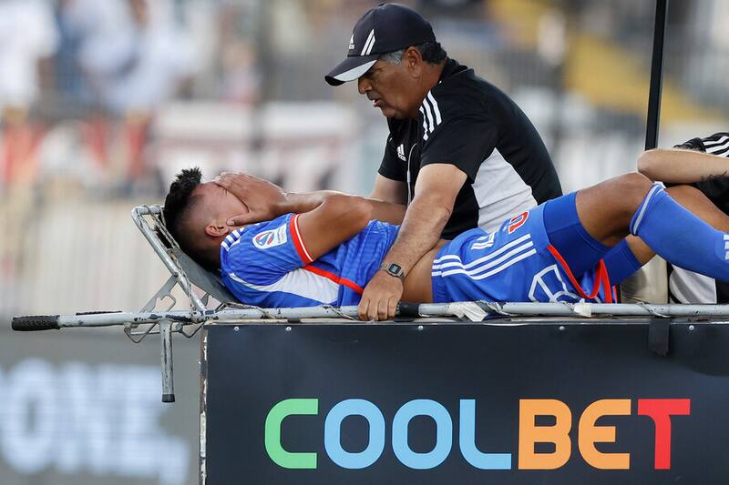 José Castro tuvo que ser reemplazado en el Superclásico tras una grave lesión. Foto: Aton