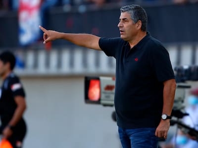 Qué fue de Santiago Escobar, el ex DT de la U que dirigió por Zoom debido a una dura batalla personal