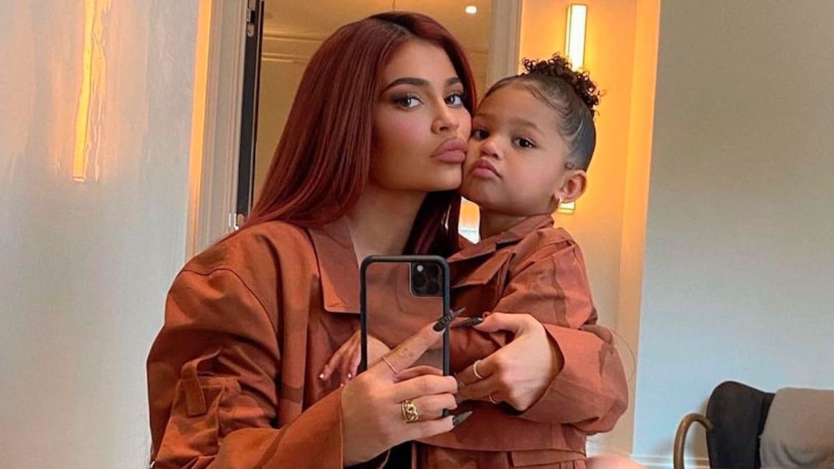 La llamaron "mala madre": Kylie Jenner es criticada por video junto a su hija Stormi