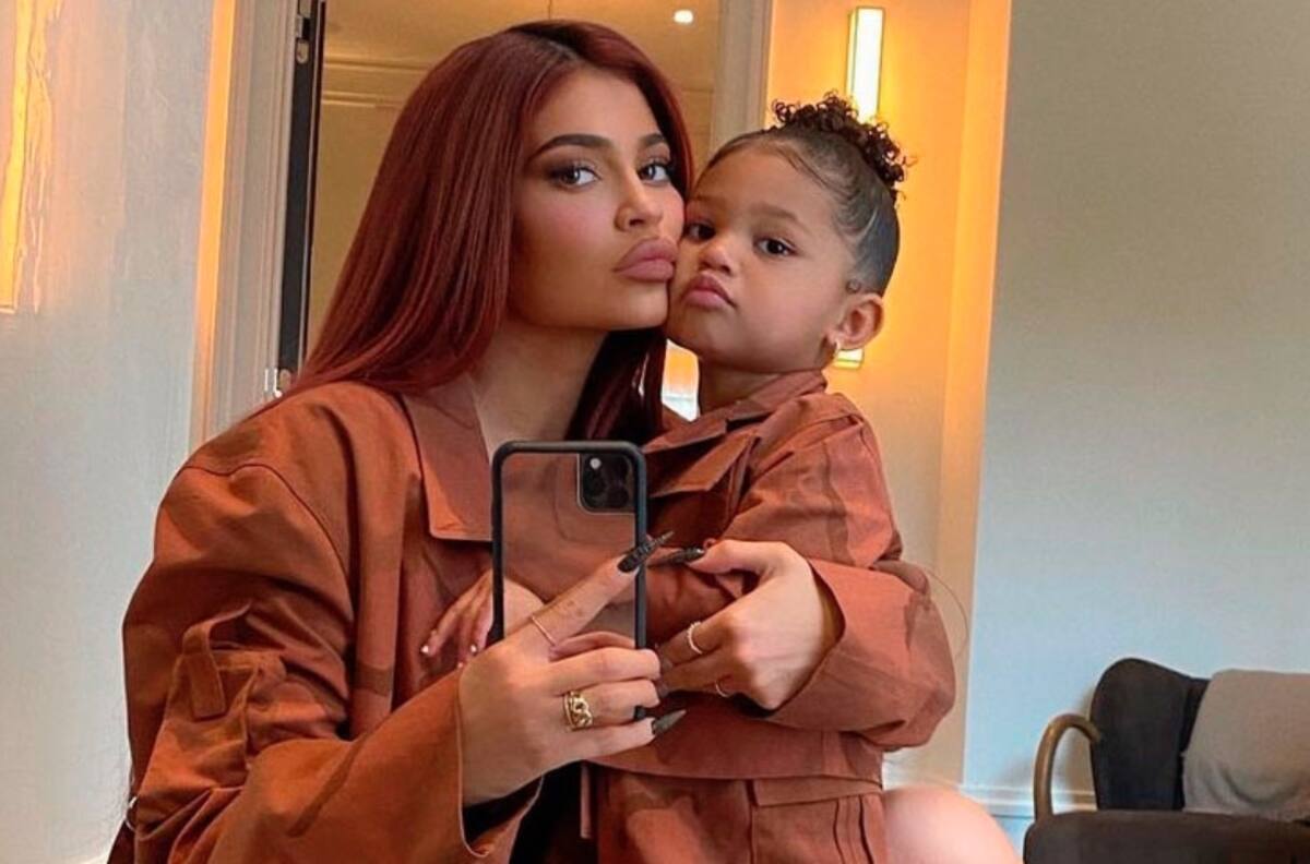 La llamaron "mala madre": Kylie Jenner es criticada por video junto a su hija Stormi