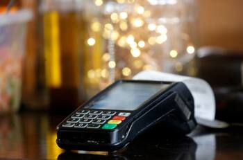 Usuarios reportan problemas con Transbank: Empresa confirma que presentan "intermitencias"