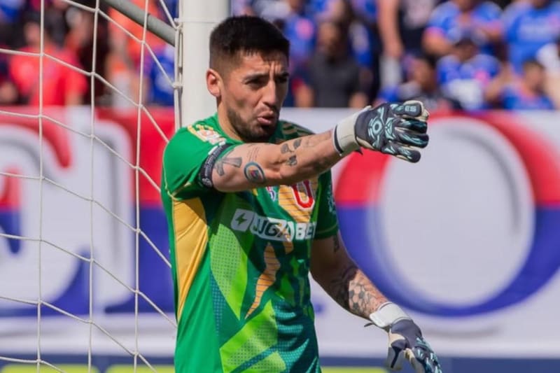 El arquero sufrió un desgarro. Foto: Gabriel Castellón en Instagram.