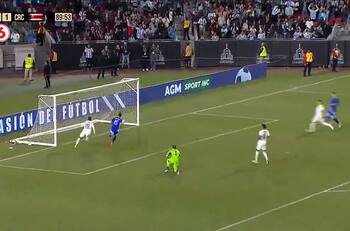 VIDEO | ¡Pero échala adentro! Delantero de Argentina celebró demasiado temprano y se perdió un gol increíble