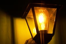 Enel confirmó cortes de luz para este lunes 9 de febrero: 10 comunas de la RM van a tener interrupciones en su suministro