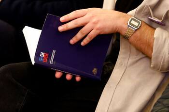 VIDEO | Denuncian a alcalde de Chimbarongo por hacer campaña por el Rechazo en recinto municipal