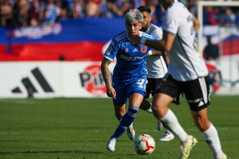 Maximiliano Guerrero compartió camarín en La Roja con Ignacio Mesías, delantero de Deportes Concepción. Foto: Aton
