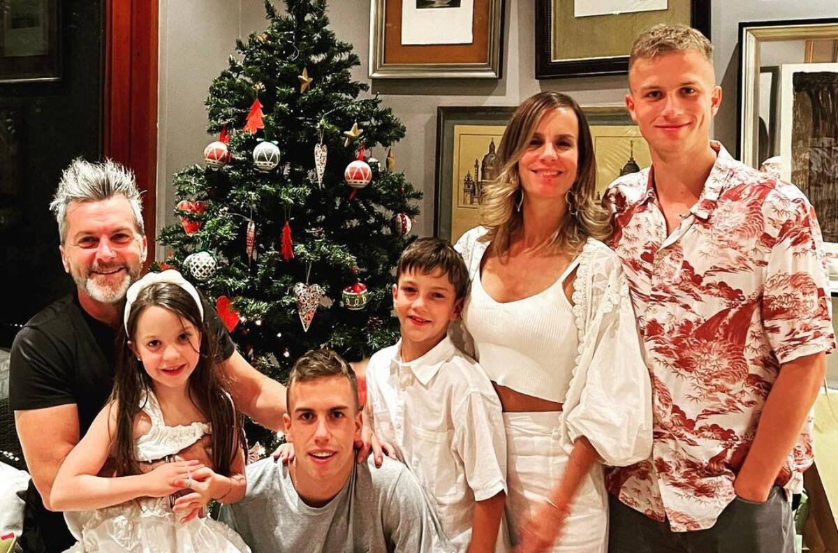 “Hay cosas que nunca cambian”: La tierna foto de Facundo, pequeño hijo de Cristián Sánchez y Diana Bolocco, durmiendo con su regalo de Navidad