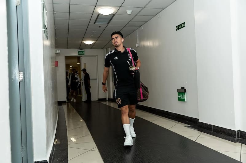 El volante a detalles de Colo Colo. Foto: Instagram Pablo Ruiz.