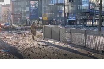 VIDEO | Las crudas imágenes de cómo amaneció Kiev tras el tercer día de ataques de Rusia a Ucrania