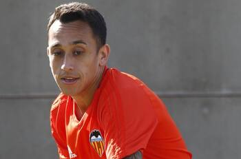 "Fabián Orellana sería un aporte para la UC, el fútbol chileno y el espectáculo"