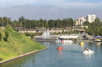 Tiene 13 hectáreas y una laguna de 25.000 m²: el pulmón verde de la RM que se puede visitar en otoño por $0