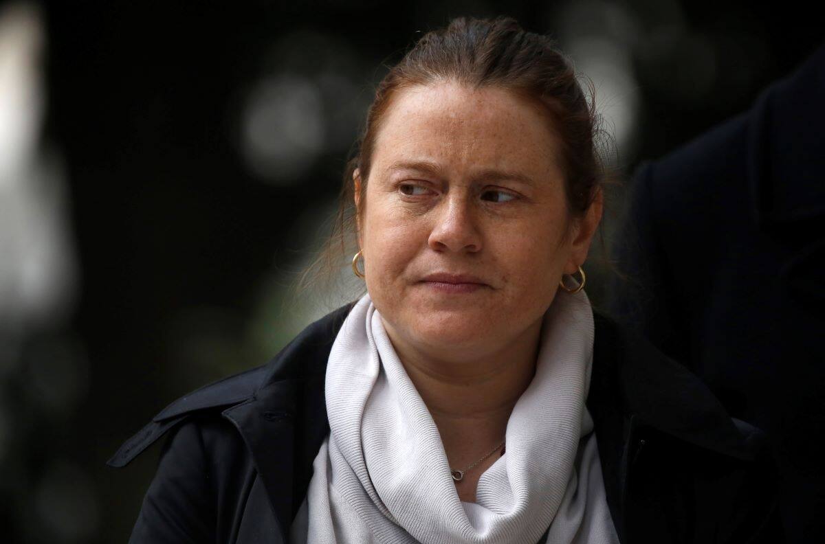 VIDEO | Exconvencional Constanza Hube repartió textos constitucionales con ideas falsas en el Biobío