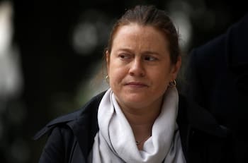 VIDEO | Exconvencional Constanza Hube repartió textos constitucionales con ideas falsas en el Biobío