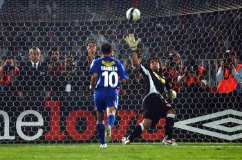 VIDEO | Igualito a Claudio Bravo vs. Mayer Candelo: la atajada de David Ospina que definió el título en Colombia