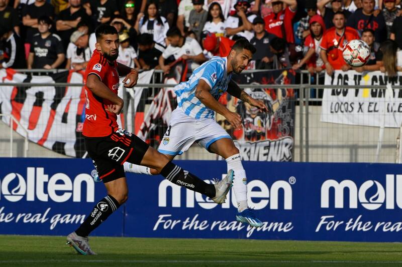 Magallanes y Colo Colo disputando la final de la Copa Chile 2023 en Iquique.