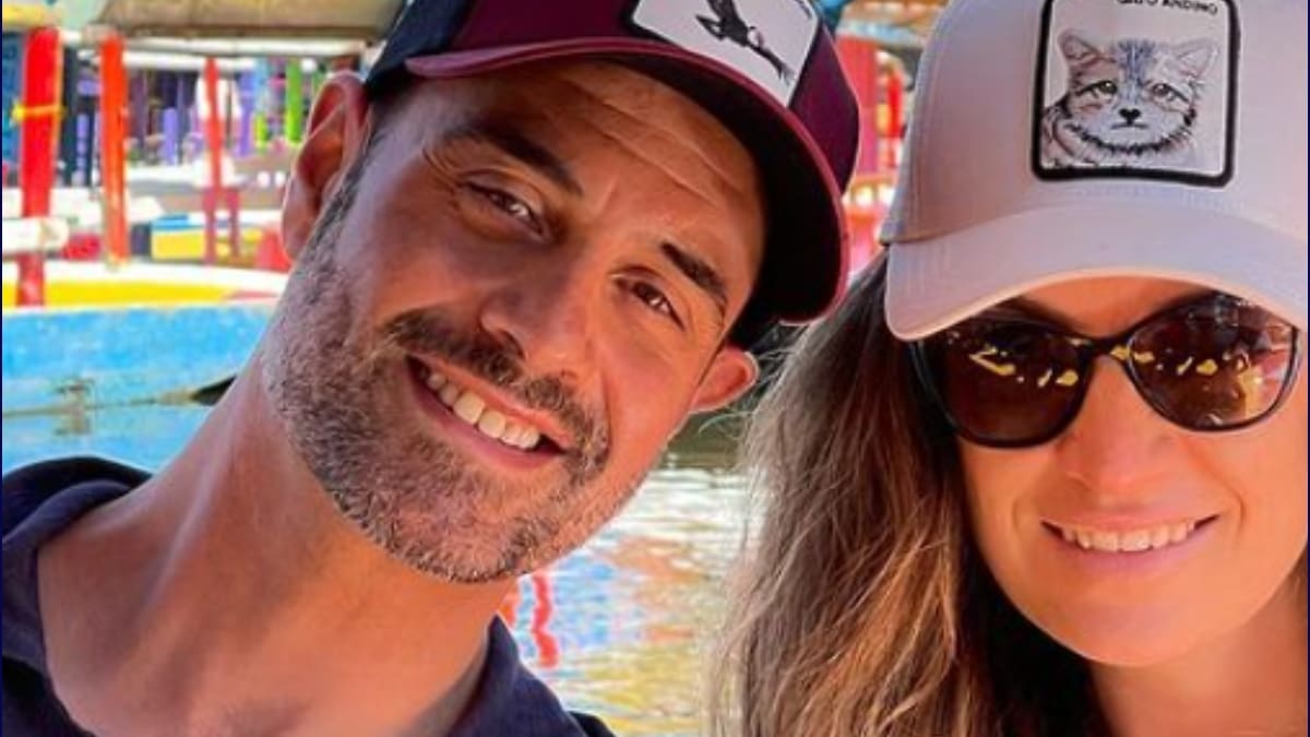 Julio Jung Duvauchelle y su esposa, Tatiane Riesle, acompañaron a su hija, Matilda, a su primer día de clases