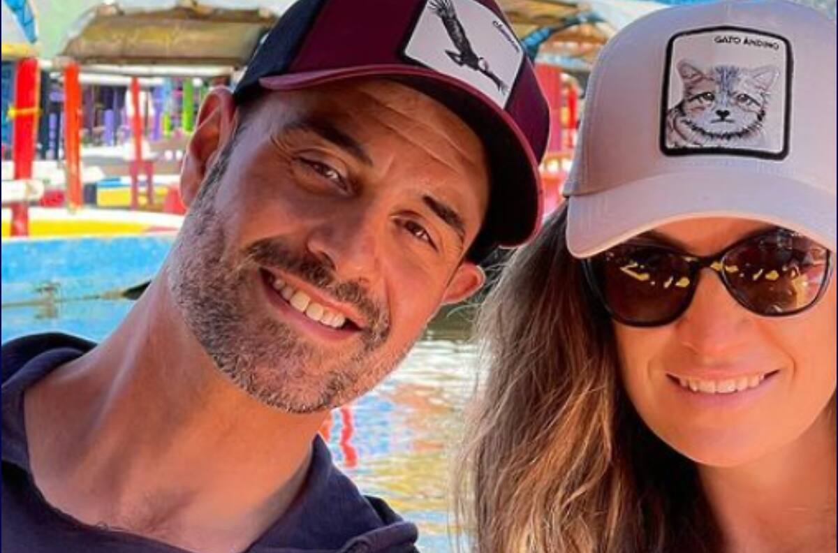 Julio Jung Duvauchelle y su esposa, Tatiane Riesle, acompañaron a su hija, Matilda, a su primer día de clases