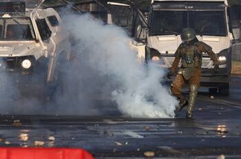 18 de octubre: Cuatro carabineros heridos y 20 detenidos en la Región Metropolitana