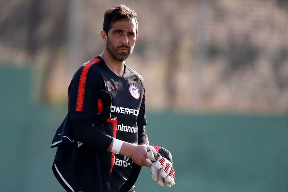 Claudio Bravo suma 145 partidos con la Selección Chilena.