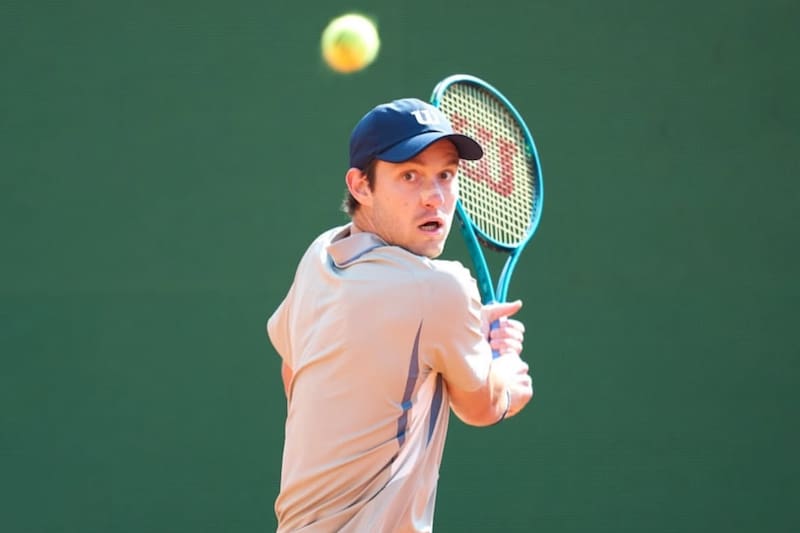 debuta en Roland Garros ante el mejor jugador francés del momento.
