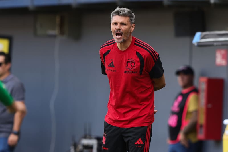 El entrenador de Colo Colo en la victoria sobre Audax Italiano. Foto: Agencia Aton.