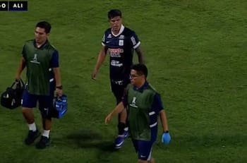 Cunde la preocupación en Perú por lesión de Esteban Pavez: podría ser de gravedad