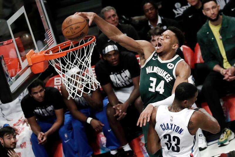¿Alguien podrá detener a Giannis Antetokounmpo en estos playoffs? Foto: EFE