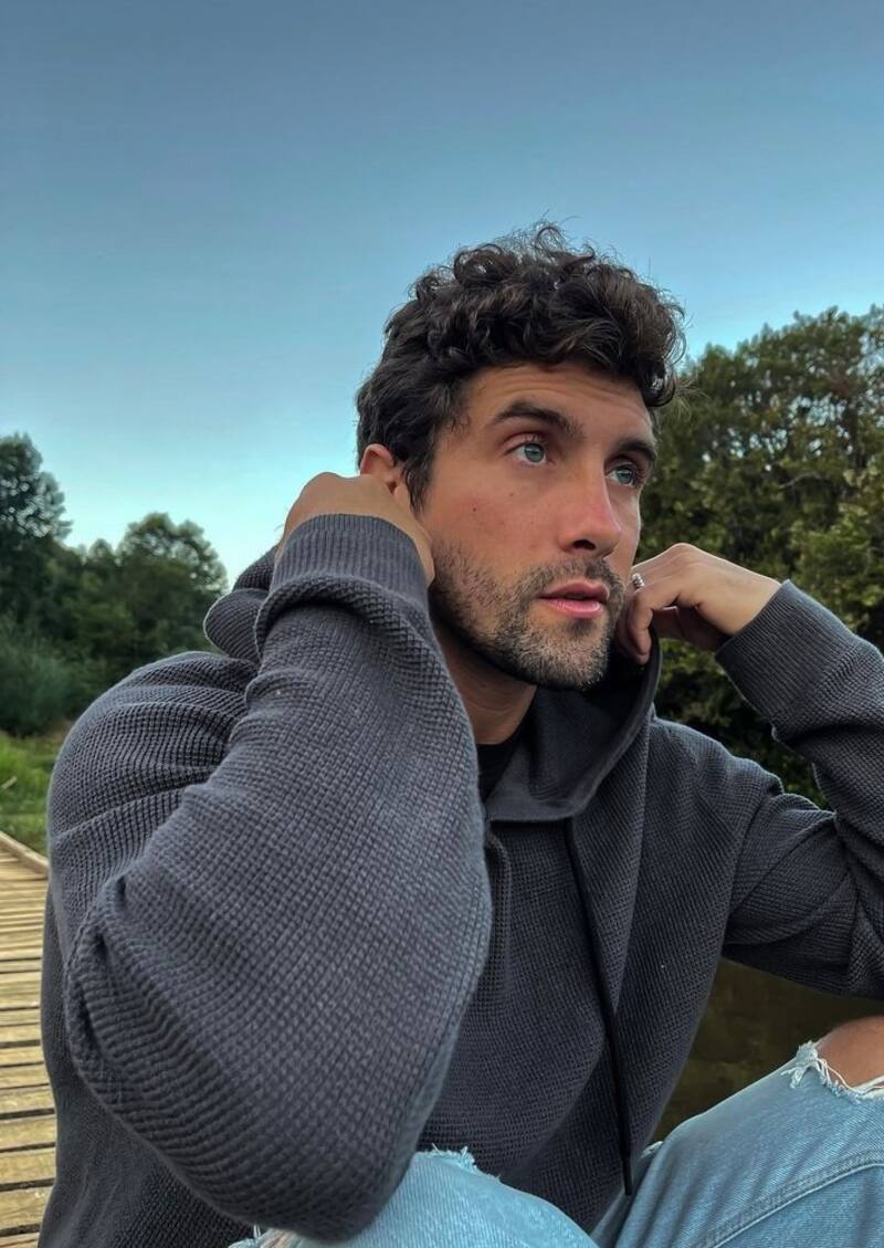 Es un actor argentino, actual pareja de Cata Vallejos.