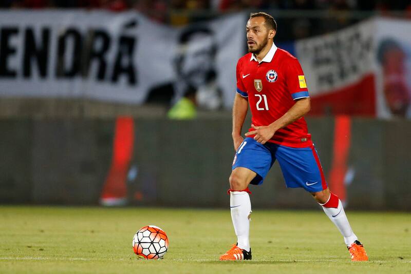 El volante jugando por La Roja. Foto: Agencia Aton.