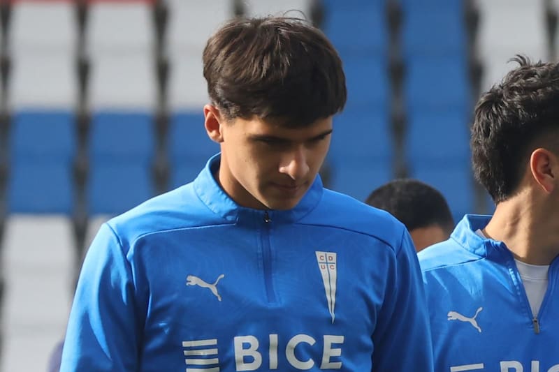 El juvenil ha sido subido al primer equipo de Universidad Católica.