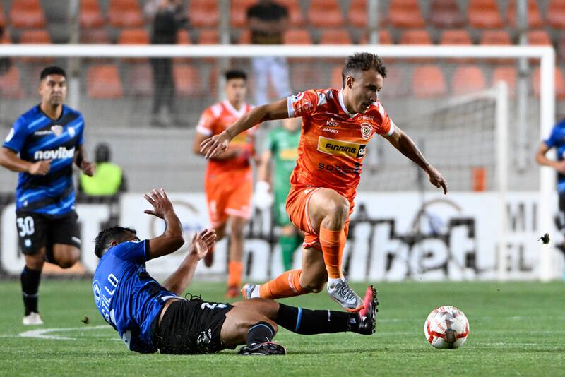 Francisco Arancibia jugó 16 de los 21 partidos oficiales que ha disputado Cobreloa este año, todos como titular. (Foto: Aton)