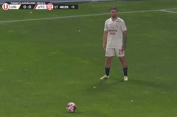 VIDEO | Gabriel Costa anotó este golazo de tiro libre para darle el triunfo a Universitario de Perú