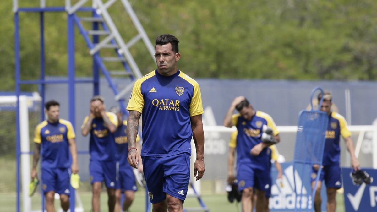 VIDEO| La agresiva reacción de Carlos Tevez en un rival que le hizo un túnel en un partido de barrio