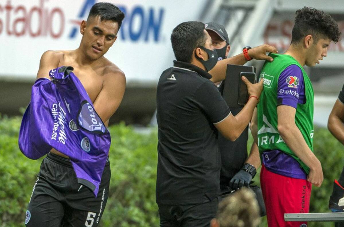 ¿Les falta Valdivia? Mazatlán no da con el gol y hasta probó al arquero como delantero