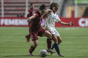 Duro mazazo para la Roja Femenina: pierde ante Venezuela y complica sus chances de clasificar